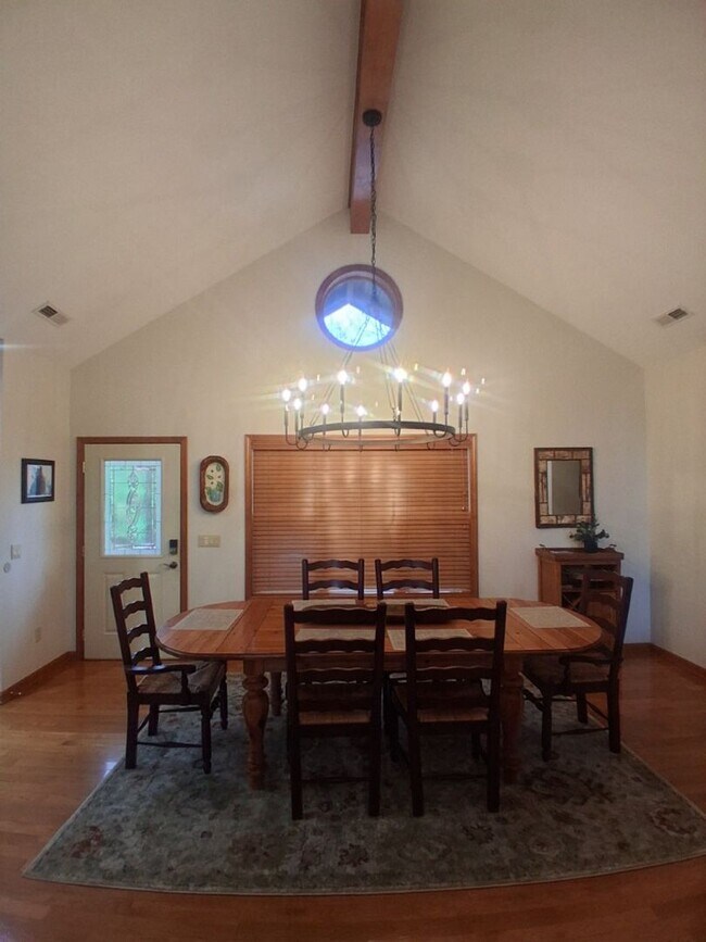 Building Photo - $1,800 - 2 Bed / 2 Bath Furnished Luxury Creekside Condo Overlooking 18th Fairway at SMCC
