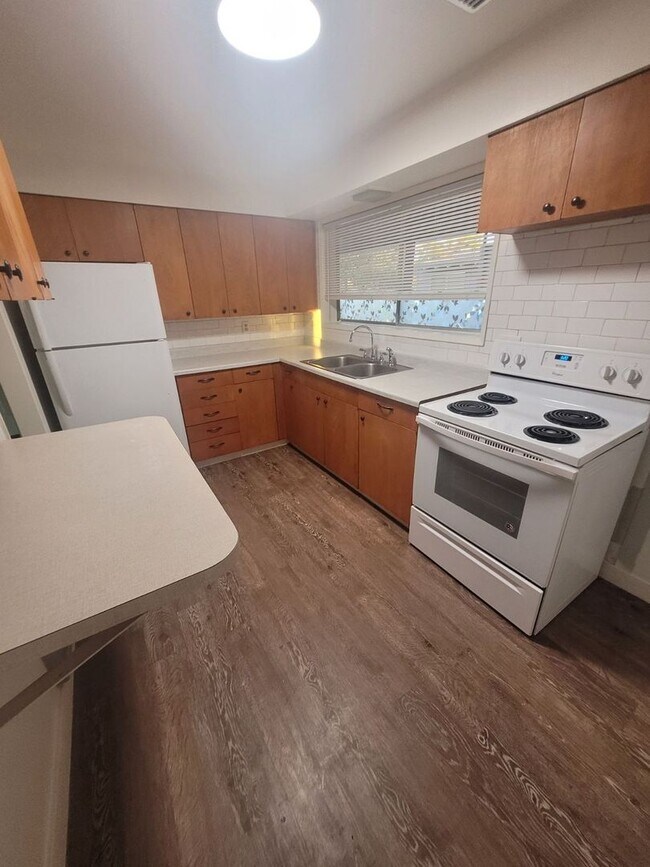 Building Photo - Comfortable 3 bedroom with carport in Moses Lake