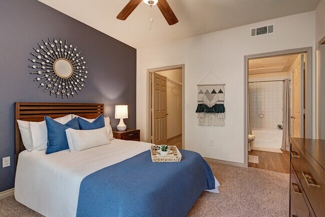 Building Photo - Aviare Arts District