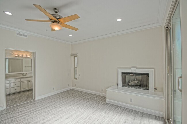 Building Photo - 301 35th St