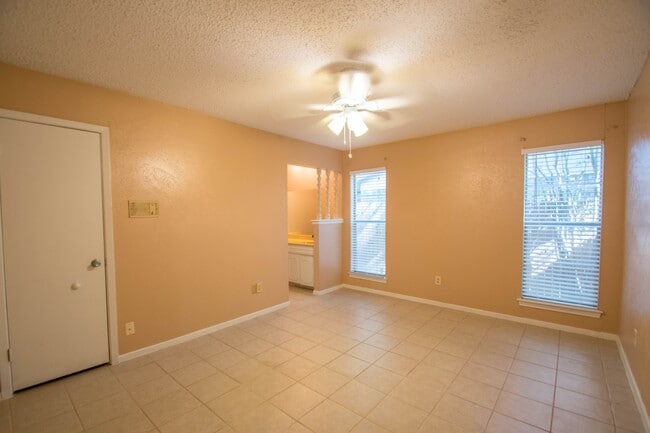 Building Photo - Charmer in Arlington
