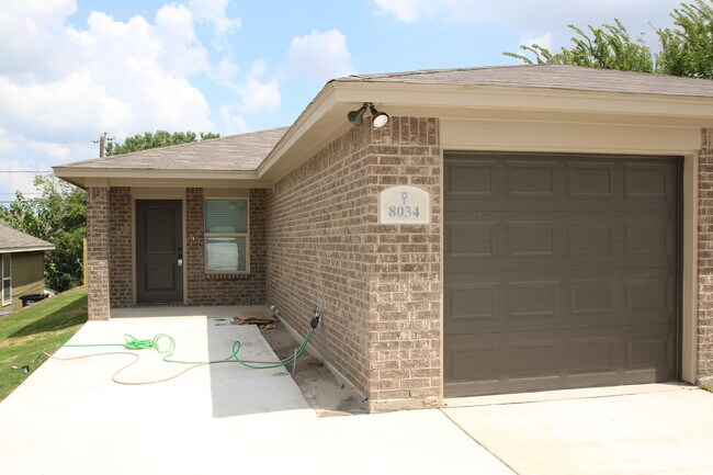 Building Photo - 8032-8034 Arbor