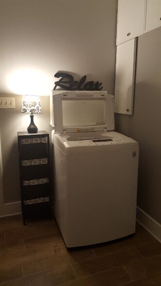 Building Photo - 2216 Capri Dr