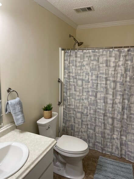 Building Photo - 4416 Dreux Ave