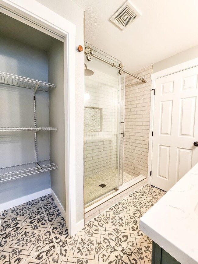 Building Photo - Arlington Rambler - 3bd/2ba