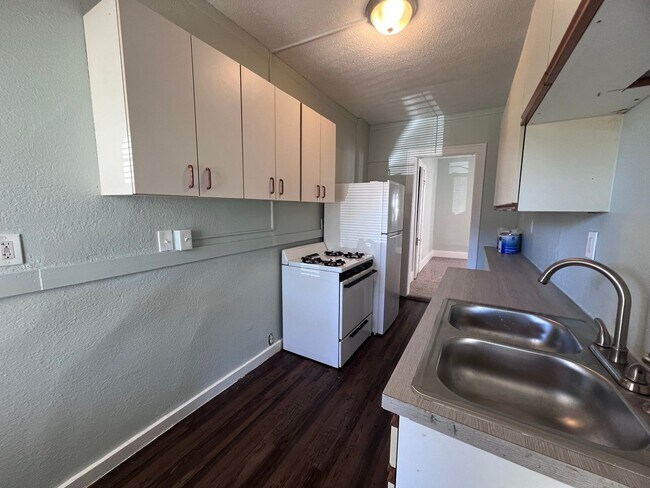 Building Photo - 1054 Ionia Ave SW