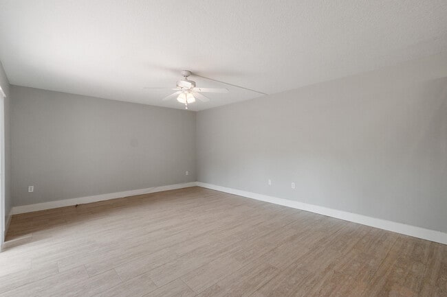 Building Photo - 825 Center St