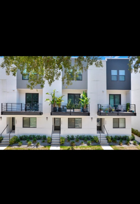 Building Photo - 1302 W Carmen St