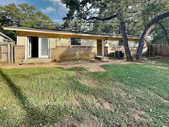 Building Photo - 2815 Norwood Ln