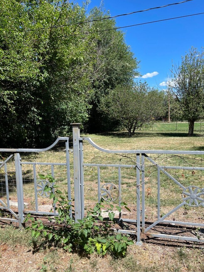 Building Photo - 1640 Locust St