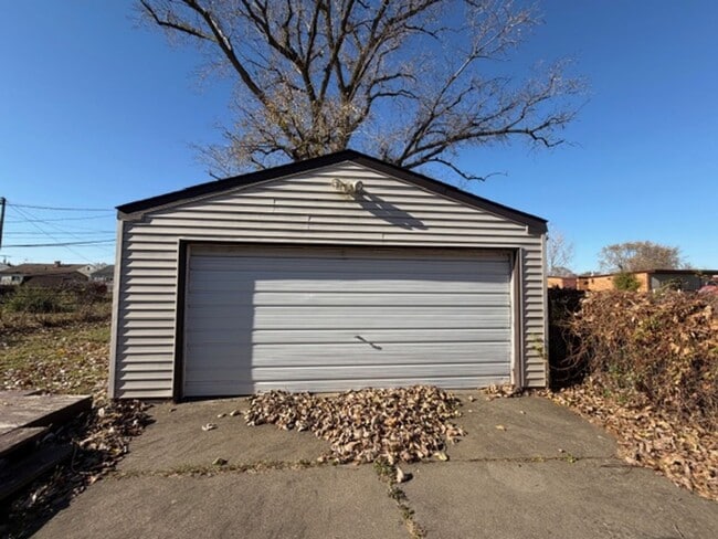 Building Photo - 2 Bedroom 1 Bath House For Lease