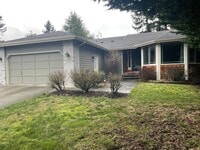 Building Photo - ***PENDING APPLICATION***Fantastic 3 Bedroom Home with Fenced Yard and Garage!