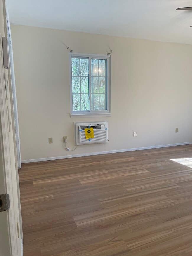 Building Photo - 434 Fox Run Ln