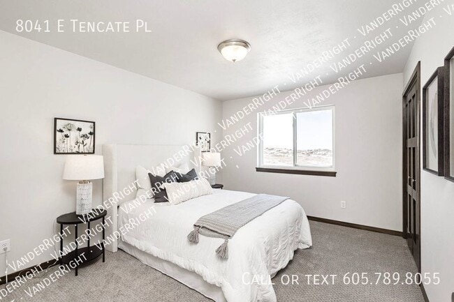 Building Photo - 8041 E Tencate Pl