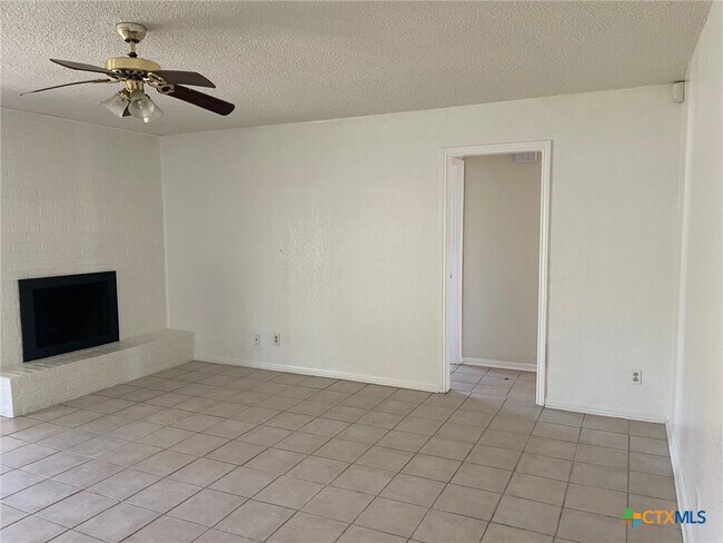Building Photo - 2403 Hunt Dr