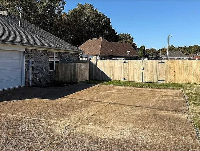 Building Photo - 1481 Middle School Rd