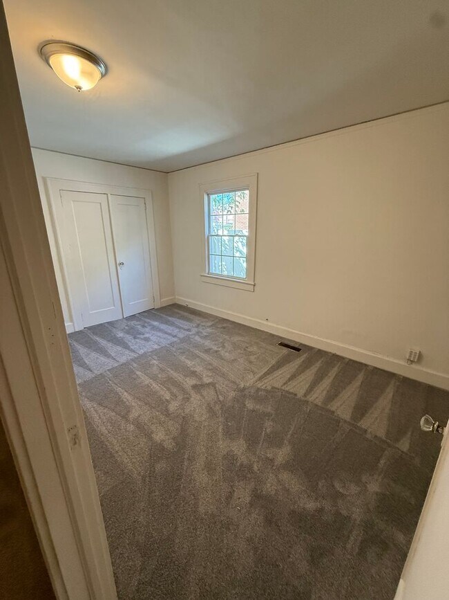 Building Photo - 0011