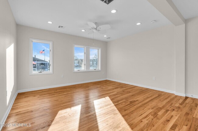 Building Photo - 525 Washington Blvd