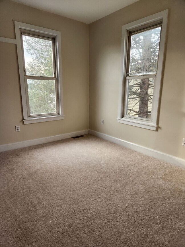 Building Photo - 120 Cooper St