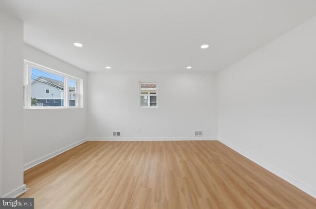 Building Photo - 1545 11th St S