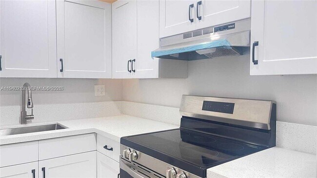 Building Photo - 200 S Birch Rd