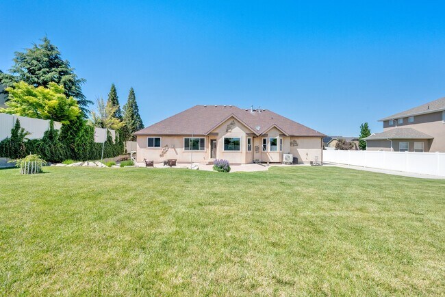 Building Photo - 4333 Park Hollow Ln