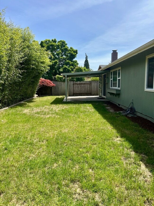 Building Photo - Charming Single Level Home - Keizer