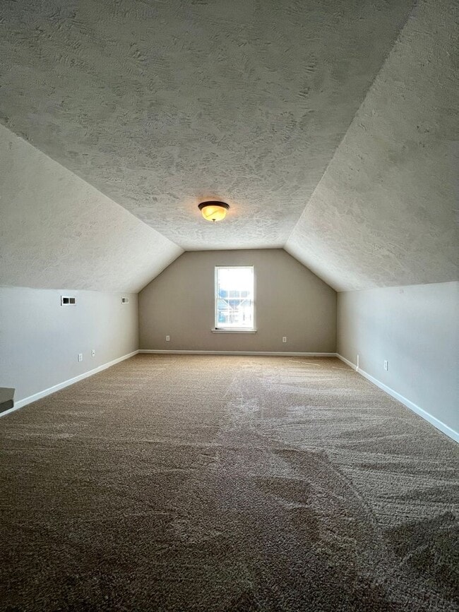 Building Photo - 3 Bed 2 Bath with Bonus in North Blackman Area