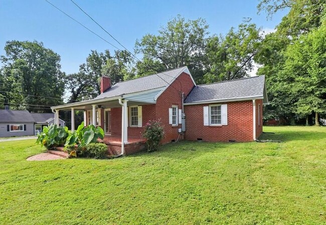 Building Photo - Well Maintained 2BD/1BA Brick Home in Charlotte, NC!