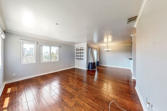 Building Photo - Stunning Condo with Downtown Views – Prime...