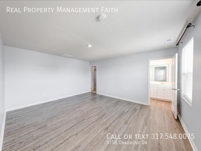 Building Photo - 9758 Oak Grove Dr