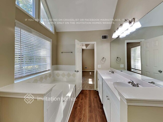 Building Photo - 65 Windsong Dr