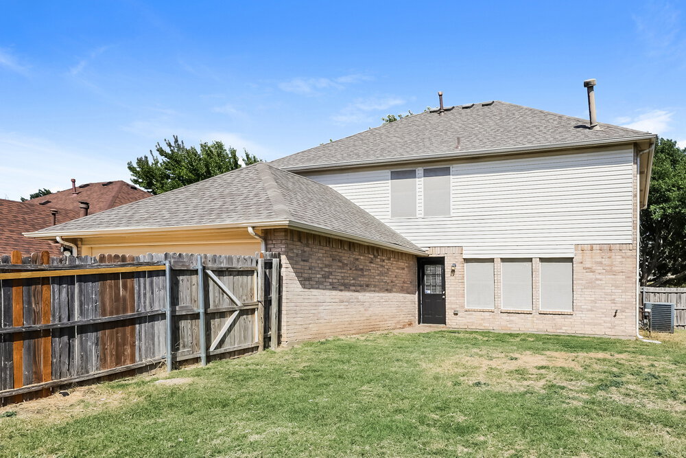Building Photo - 735 Cedarwood Dr