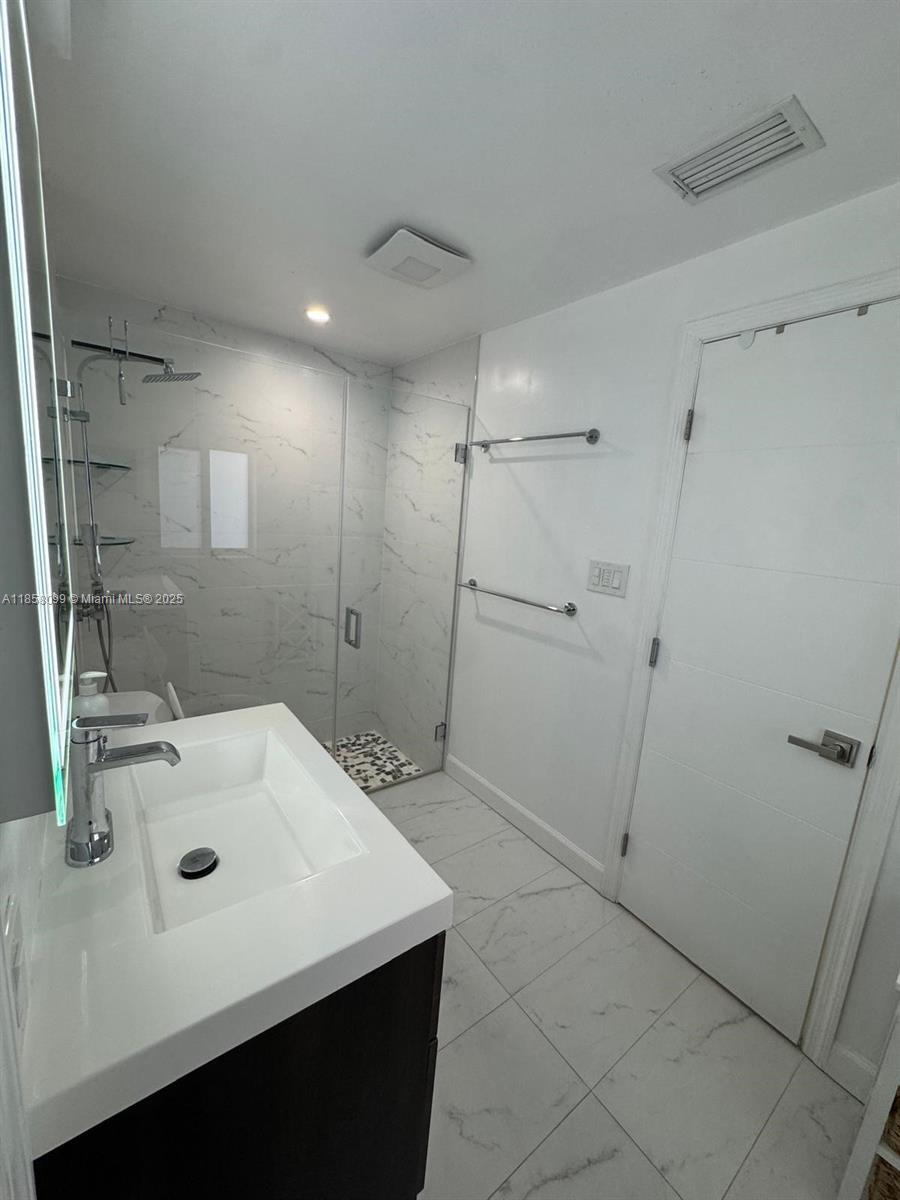 Building Photo - 5749 SW 42nd St
