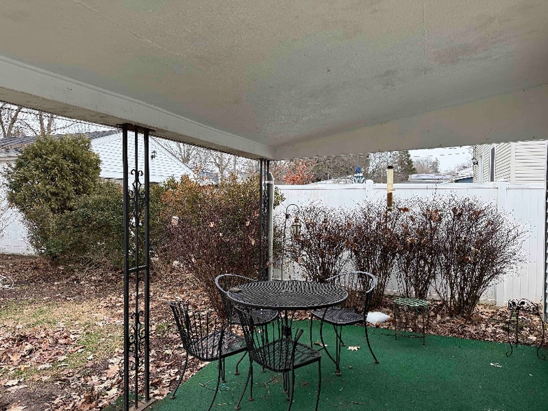 Building Photo - 320 Rosslyn Ave