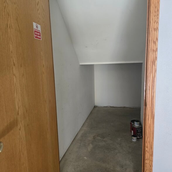 Understair Storage - 1415 Kodiak Ct
