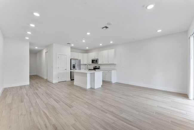 Building Photo - 247 Preserve Trl N