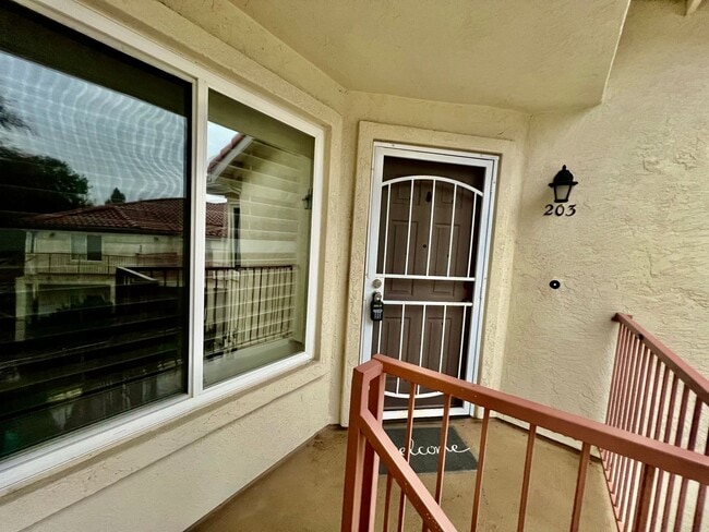 Building Photo - Welcome to this beautiful 3-bedroom, 2-bathroom condo in the desirable Avalon at Eagles Crossing