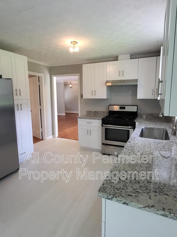 Building Photo - 4548 Shallowford Rd