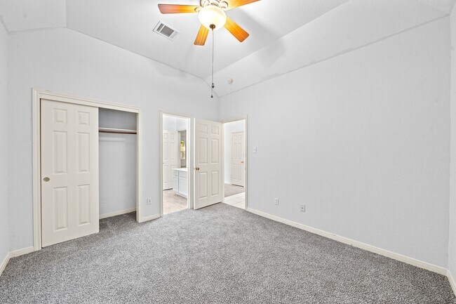 Building Photo - 4815 Plum Forest Rd
