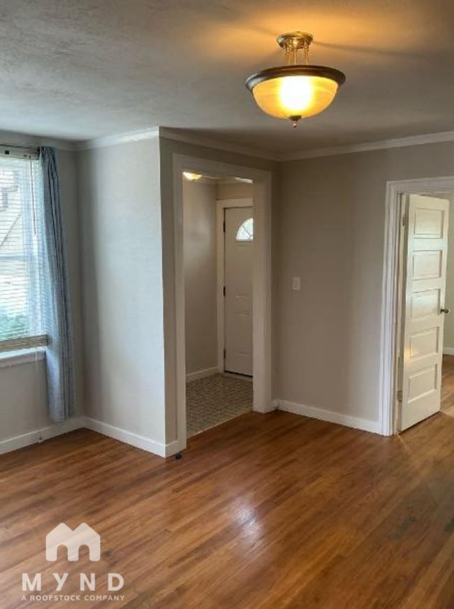 Building Photo - 2116 Roosevelt Ave