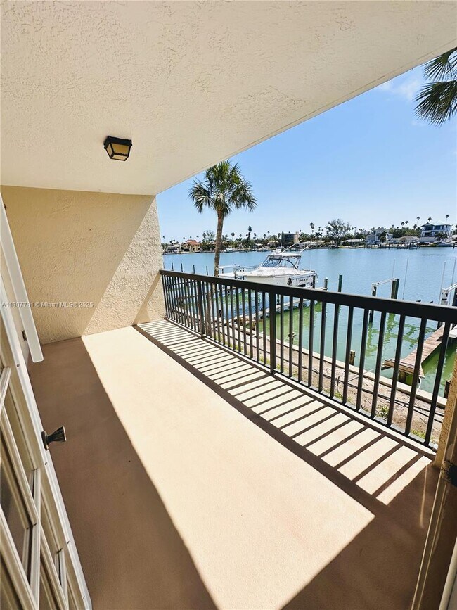 Building Photo - 3111 Pass a Grille Way