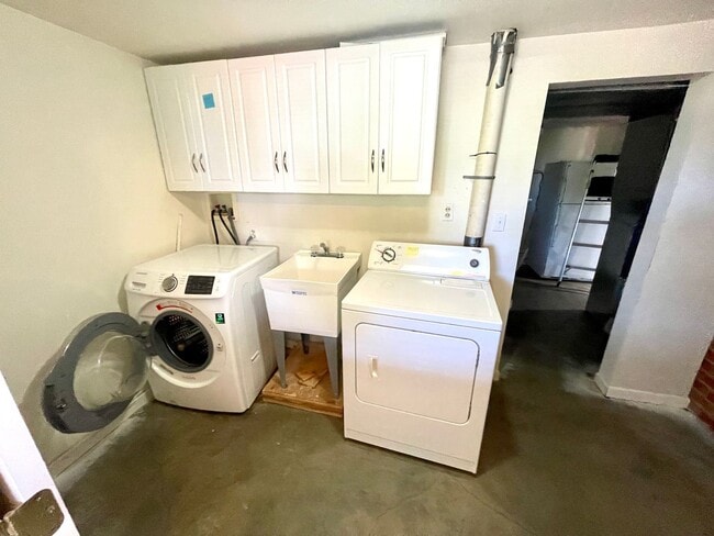 Building Photo - 4-Bedroom North Tacoma Home with Stunning ...
