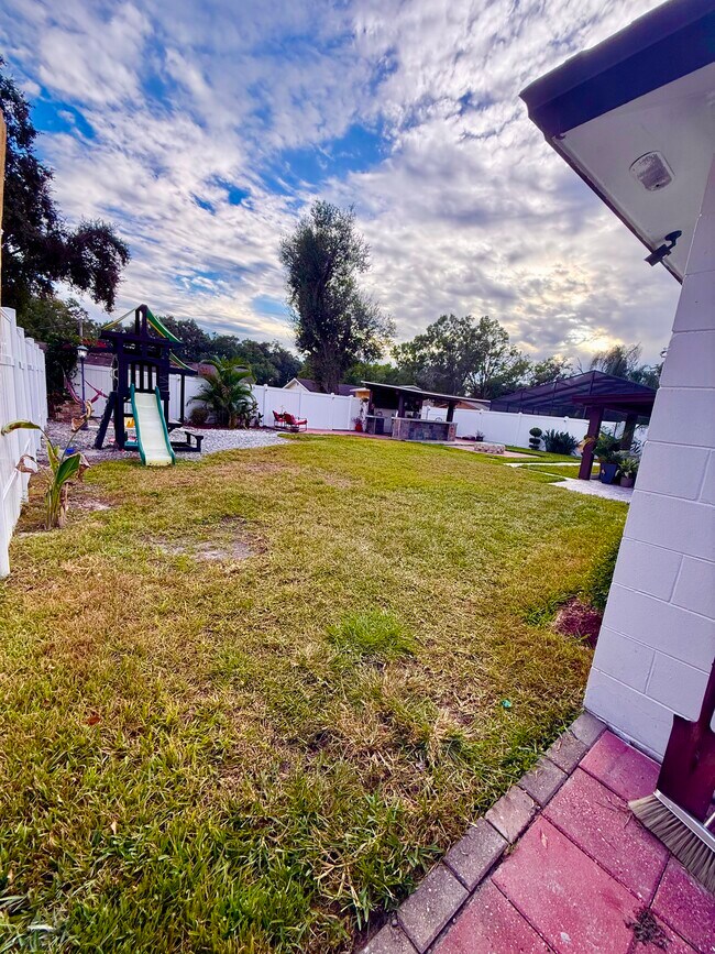 Building Photo - 4427 Tuna Dr