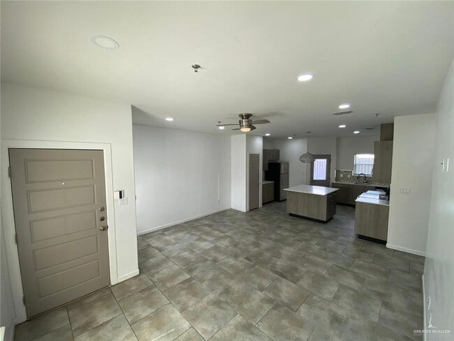 Building Photo - 14 Sprague St W