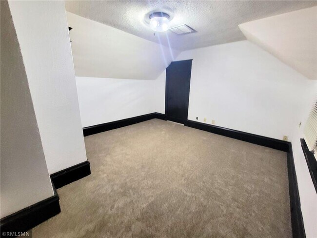 Building Photo - 455 N 2nd St