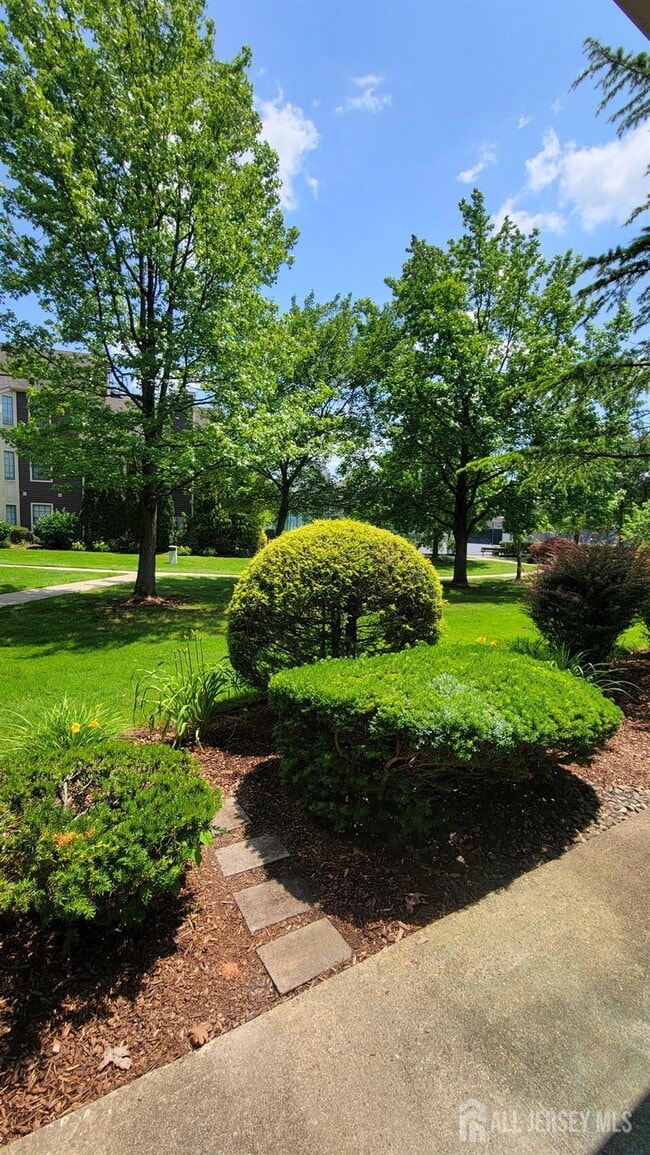 Building Photo - 138 Longfield Ct