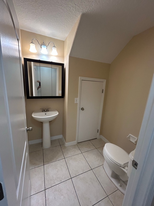 Building Photo - Townhome on Northside of Lakeland