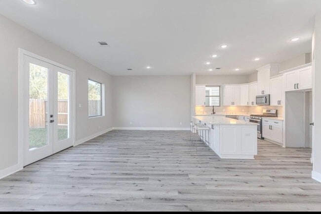 Building Photo - 15034 Wunderlust