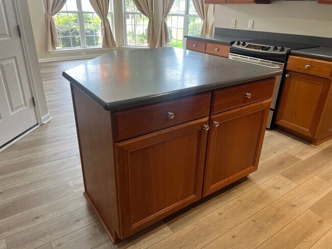 Building Photo - Lovely 3BR Ranch-Style Home in Sun City-Available 12/17/25